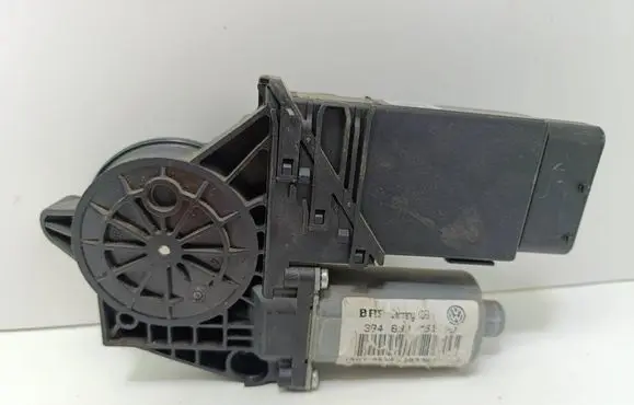 Volkswagen PASSAT B5.5 Front door window regulator motor 3B4837751
