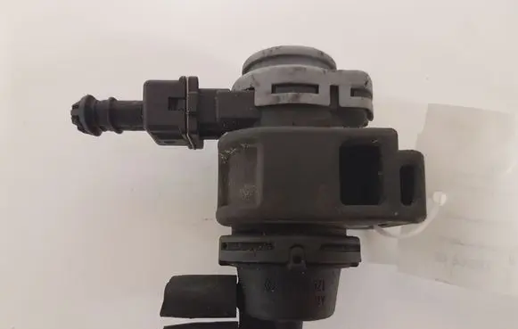 Renault Koleos I Turbo solenoid valve 8200575400