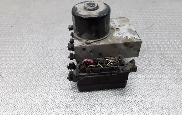 Volvo V70 ABS Pump 5WK84002 8671224