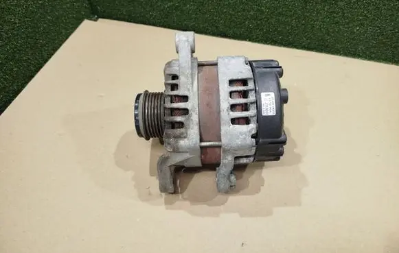 Hyundai i10 Generator/alternator 3730004835