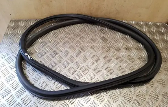 Skoda Superb B6 (3T) Front door rubber seal 3T0867365