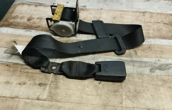 Middle seatbelt (rear)