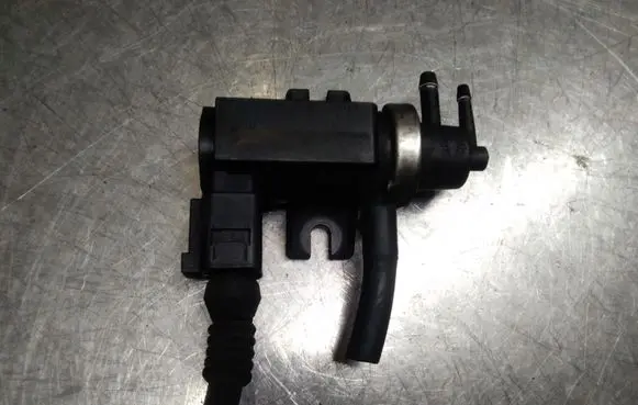 Audi A4 S4 B6 8E 8H Turbo solenoid valve 1J0906627 72290320