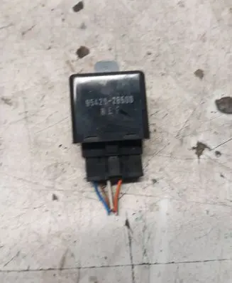 Hyundai Santa Fe Window wiper relay 954202B500