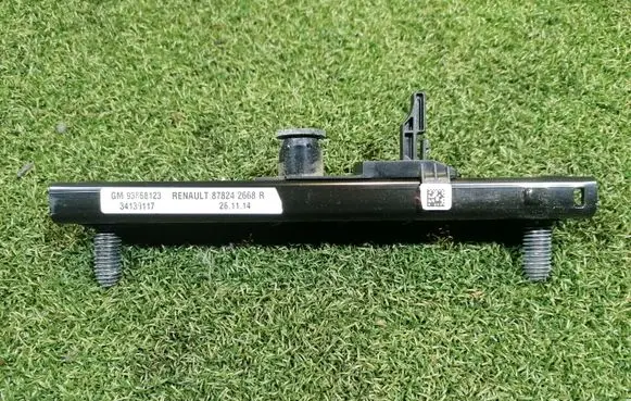 Opel Vivaro Seat belt adjustment rail 878242668R 93868123 34139117