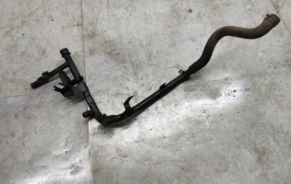 Volkswagen Golf IV Engine coolant pipe/hose 038121065A