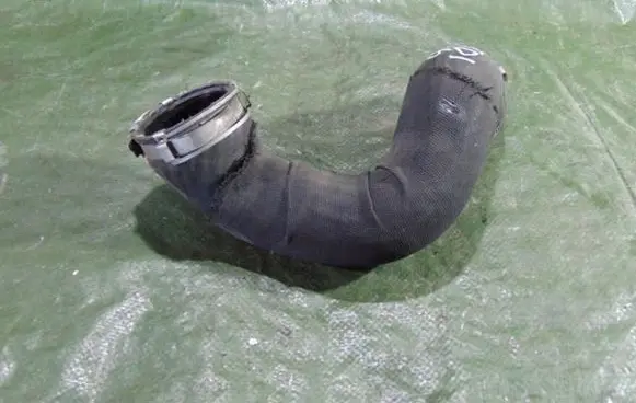 Audi A6 S6 C6 4F Intercooler pipe mounting bracket 