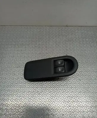 Renault Clio III Electric window control switch 8200356519 E29470