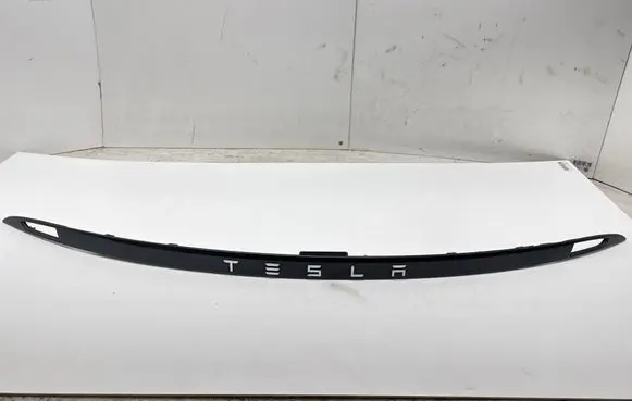 Tesla Model S Tailgate trim 102577600A