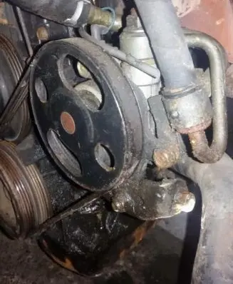 Mazda Xedos 6 Power steering pump