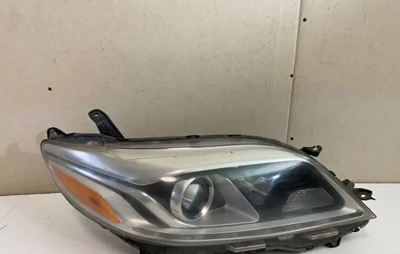 Toyota Sienna XL30 III Headlight/headlamp