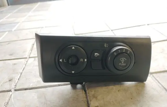 Chevrolet Captiva Wing mirror switch