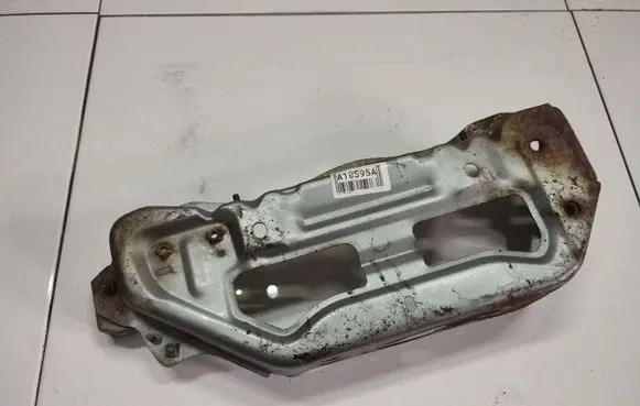 Headlight/headlamp mounting bracket
