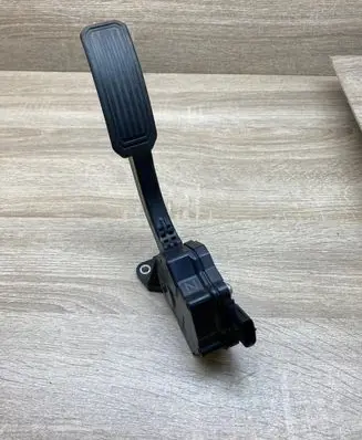 Toyota Prius (XW30) Accelerator throttle pedal 7811012010