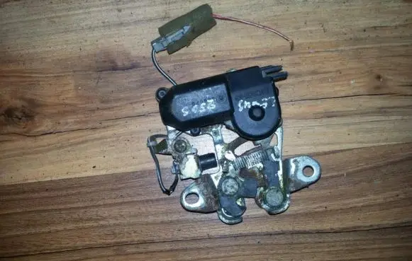 Lexus IS 200-300 Tailgate/trunk/boot lock/catch/latch