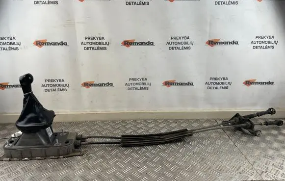 Seat Leon (1P) Gear shifter/selector 1Q0711049C 1P0711113