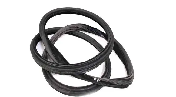 BMW 4 F36 Gran coupe Rubber seal rear door 7401894