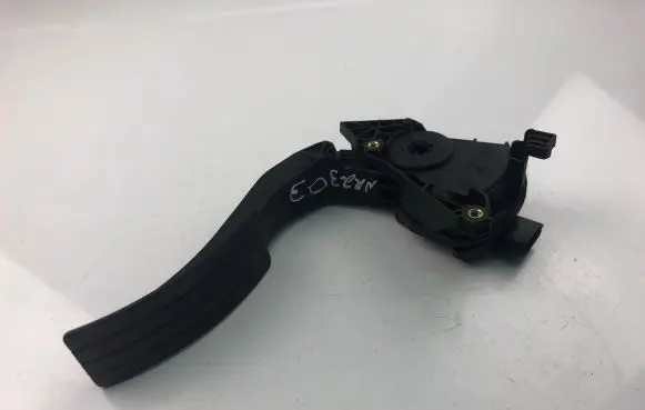 Renault Clio IV Accelerator throttle pedal bracket 180029347R