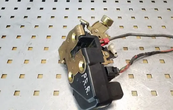 Jeep Cherokee III KJ Front door lock
