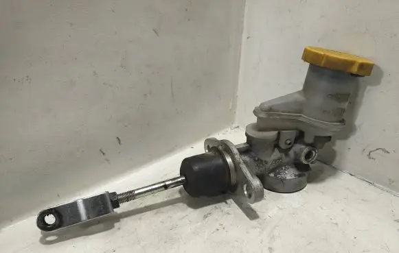 Subaru Legacy Clutch master cylinder NABTESCO