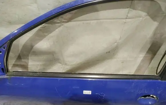 Peugeot 206 Front door glass trim molding 