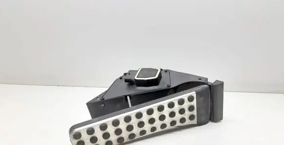 Mercedes-Benz C W204 Accelerator throttle pedal A2043000204