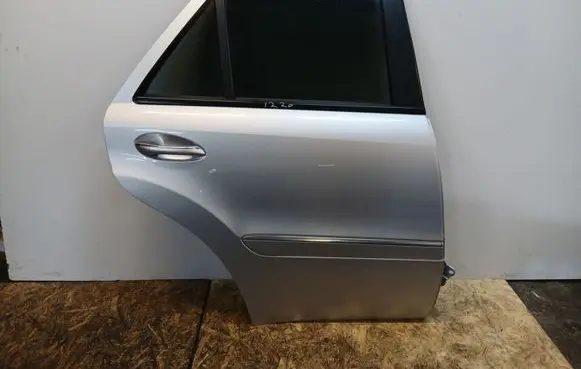 Mercedes-Benz ML W164 Rear door