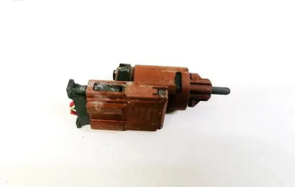 Volkswagen Polo IV 9N3 Brake pedal sensor switch 3b0945511b