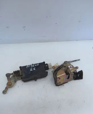 Mitsubishi Pajero Rear door lock MB422957