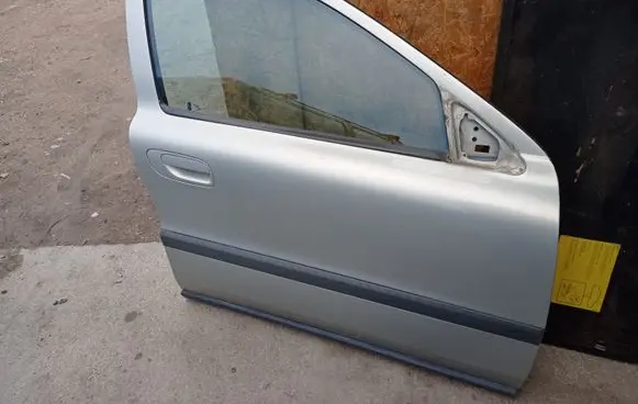 Volvo V70 Front door