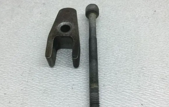 Mercedes-Benz E W211 Fuel Injector clamp holder A6420160038