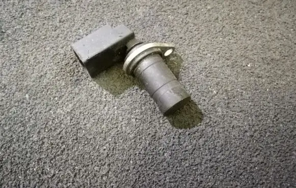 BMW 5 E39 Crankshaft position sensor 1709616 2180107