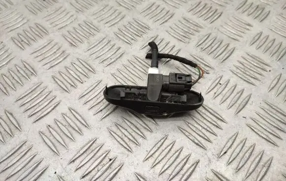 Windshield washer spray nozzle
