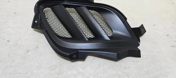 Maserati GranTurismo II Quarter panel pressure vent 89178300