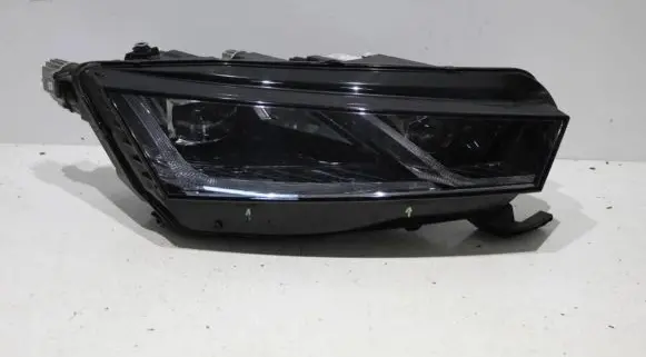 Skoda Octavia Mk4 Headlight/headlamp 5E4941016A 0301118234AB LE18A6419