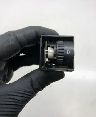 Volkswagen PASSAT B6 Seat heating switch 3C0963563A