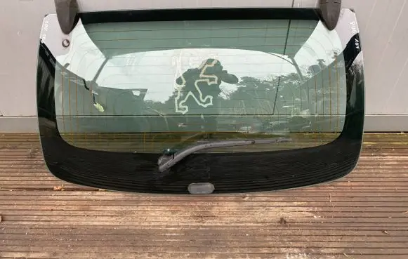 Peugeot 107 Rear windscreen/windshield window 