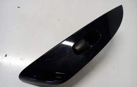 Nissan Leaf II (ZE1) Quarter vent window switch 829613NL0A