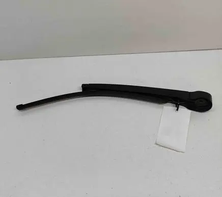 Rear wiper blade arm