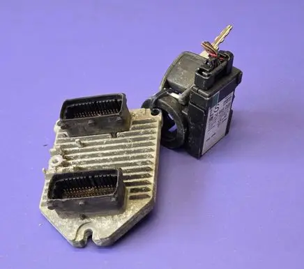 Opel Zafira A Engine ECU kit and lock set 55351752 5WK91727