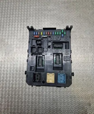 Peugeot 5008 Fuse module 966689568002 212454502