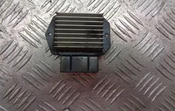 Toyota Avensis T250 Heater blower fan relay 4993002121