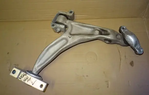 Volvo S60 Front lower control arm/wishbone 32269627