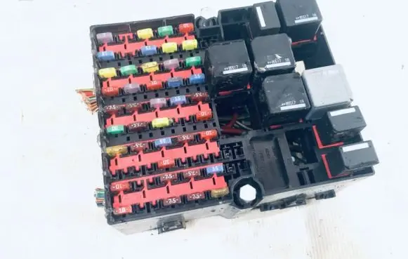 Ford Fiesta Fuse box set 6s6t14401jdd 6s6t17k400fa