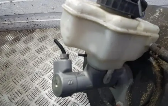 Master brake cylinder