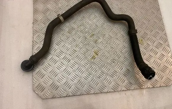 Peugeot 5008 II Engine coolant pipe/hose