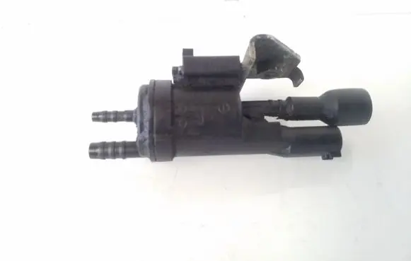 Mercedes-Benz E C207 W207 Vacuum valve 0025401497