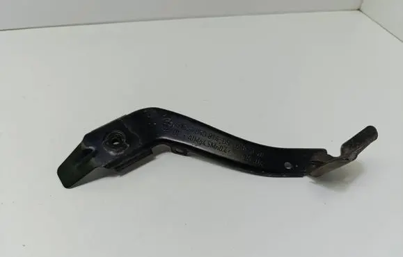 BMW 5 E60 E61 Fender mounting bracket 7060814