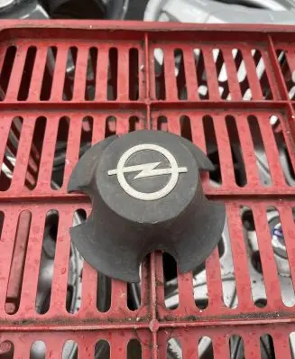Opel Kadett E Original wheel cap 90102058 2512689