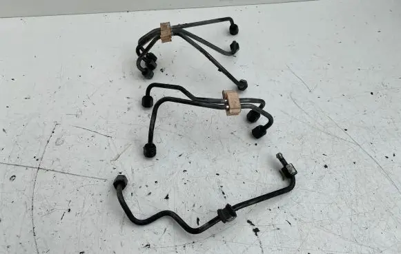 Volvo V70 Fuel injector supply line/pipe 
